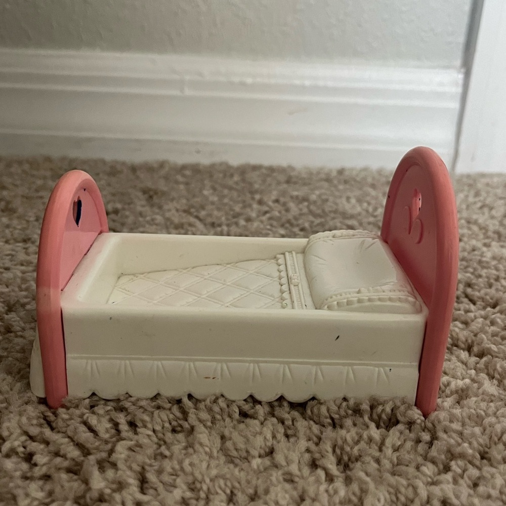 VTG - Fisher Price Loving Family Dollhouse Twin Bed